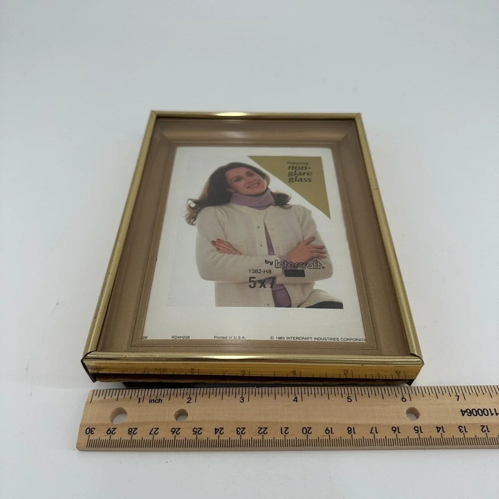 Vintage Intercraft 5x7 Gold Tone Frame w/ Non-Glare Glass‎ & Easel